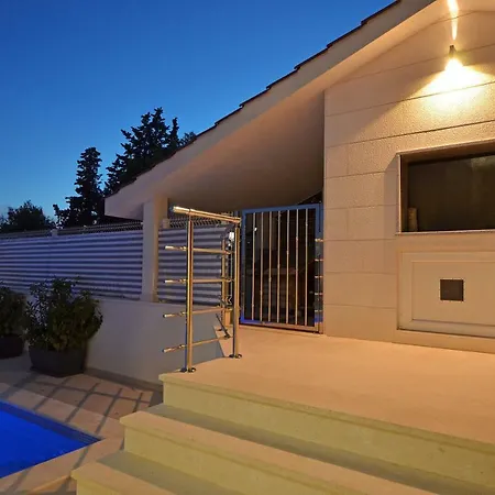 Guest house Lux With Swimming Pool